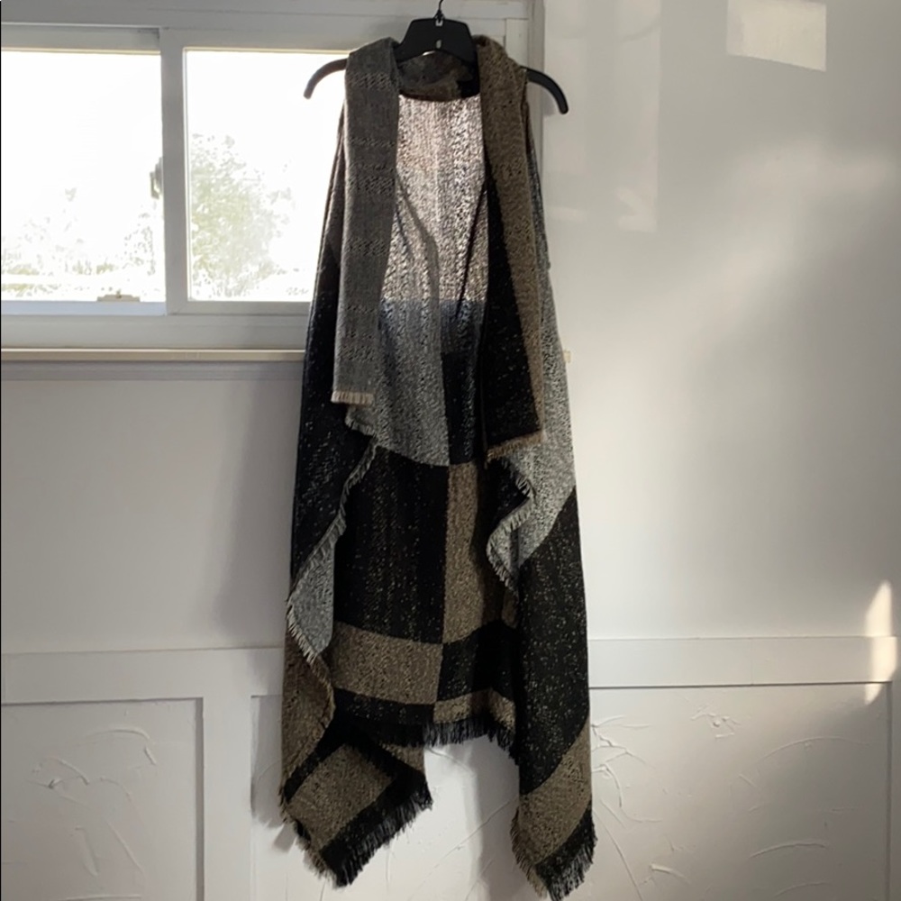 Handkerchief hem sleeveless sweater coverup